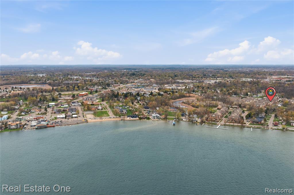402 Old Pine Way, Walled Lake, MI 48390 — Photo 28