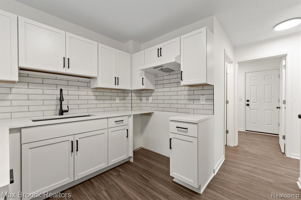 24530 Pineview Street, Oak Park, MI 48237 — Photo 14