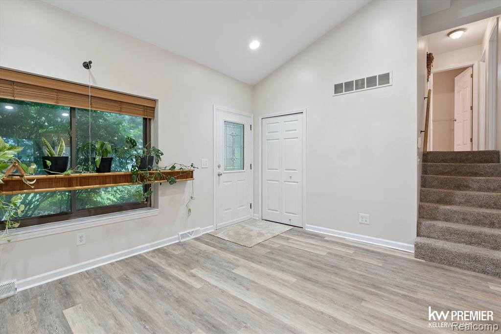 4810 Hobson Avenue, Waterford, MI 48328 — Photo 3