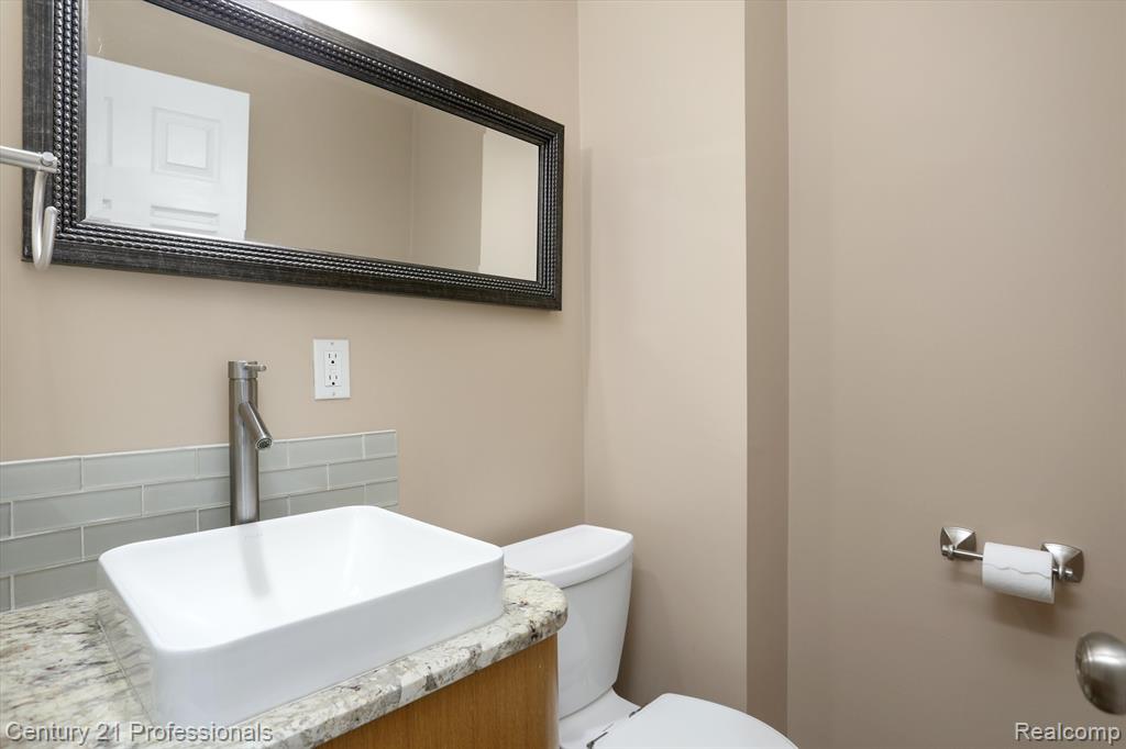 9077 BAVARIAN Court, Clarkston, MI 48348 — Photo 10