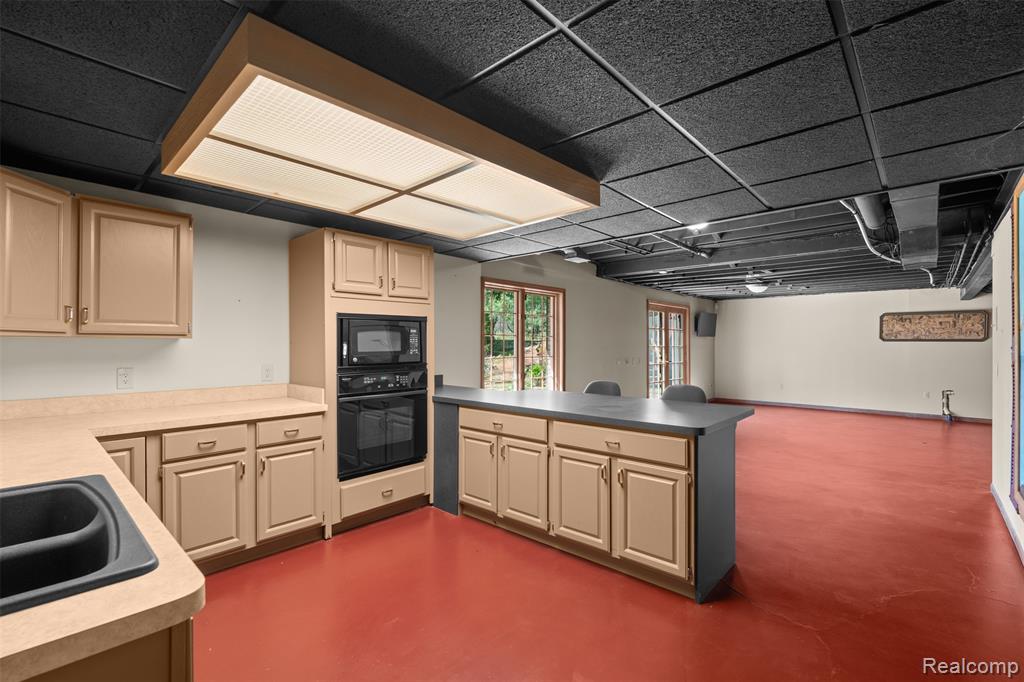 561 Valley Drive, Milford, MI 48381 — Photo 44