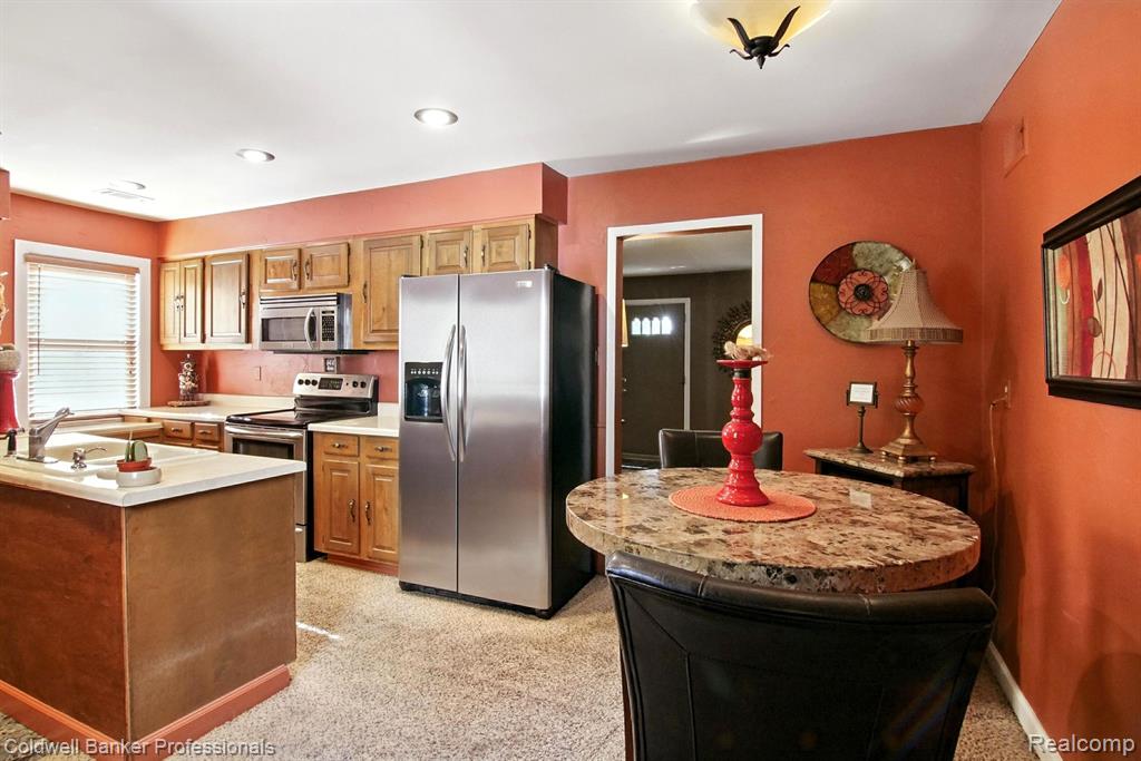 4022 Meigs Avenue, Waterford, MI 48329 — Photo 12