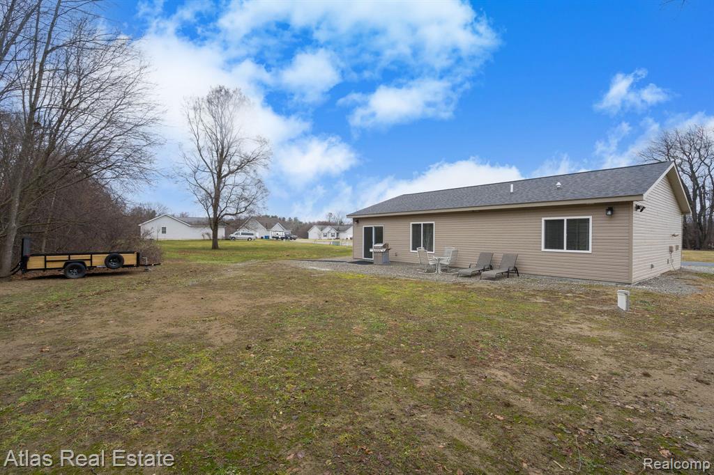 4081 Hidden View Drive, Flint, MI 48506 — Photo 9