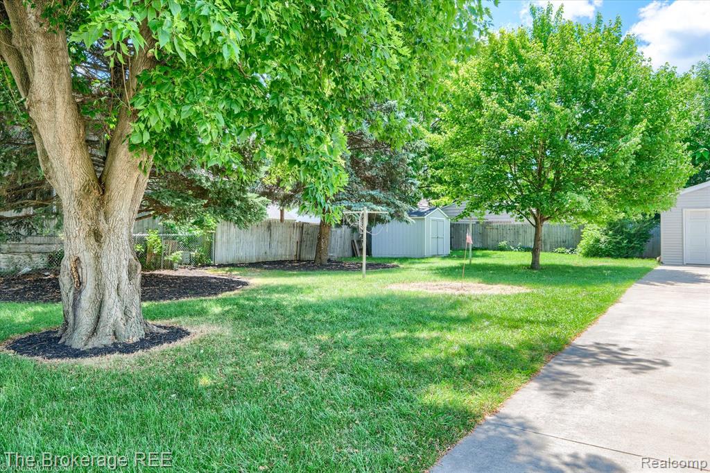 1314 Carman Street, Burton, MI 48529 — Photo 39