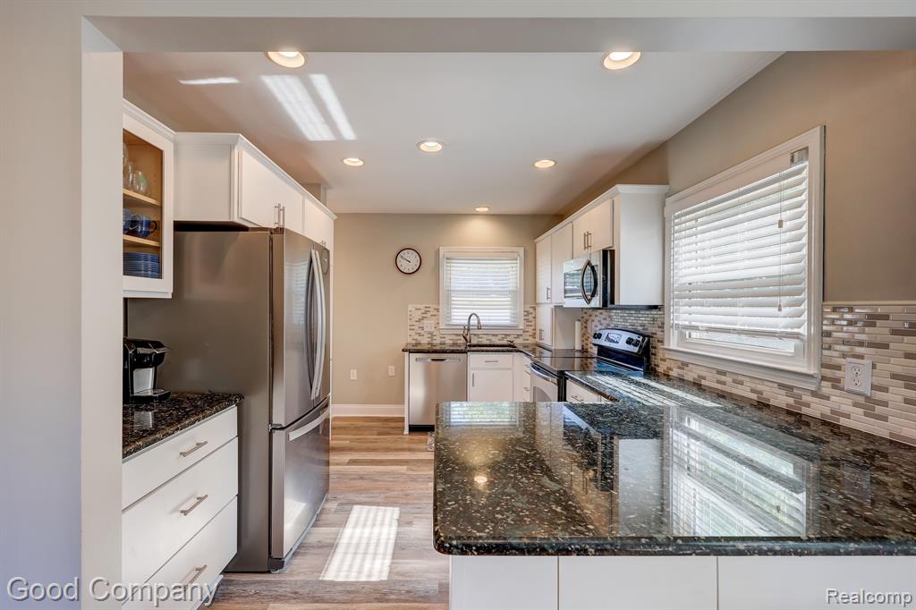 703 E BLOOMFIELD Avenue, Royal Oak, MI 48073 — Photo 13