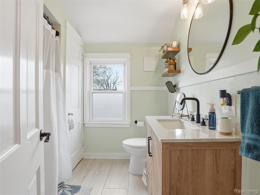 2073 Lochmoor Boulevard, Grosse Pointe Woods, MI 48236 — Photo 32
