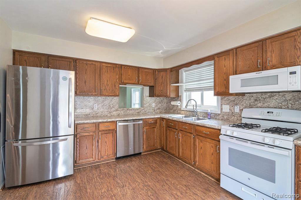 7453 Country Meadow Drive, Swartz Creek, MI 48473 — Photo 7
