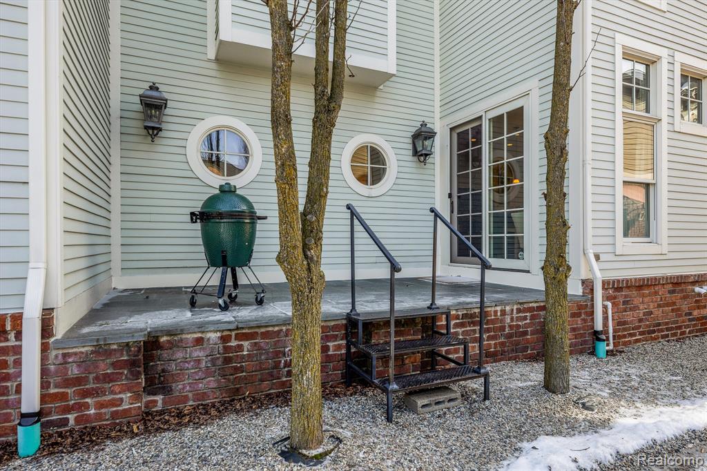 682 WALLACE Street, Birmingham, MI 48009 — Photo 45