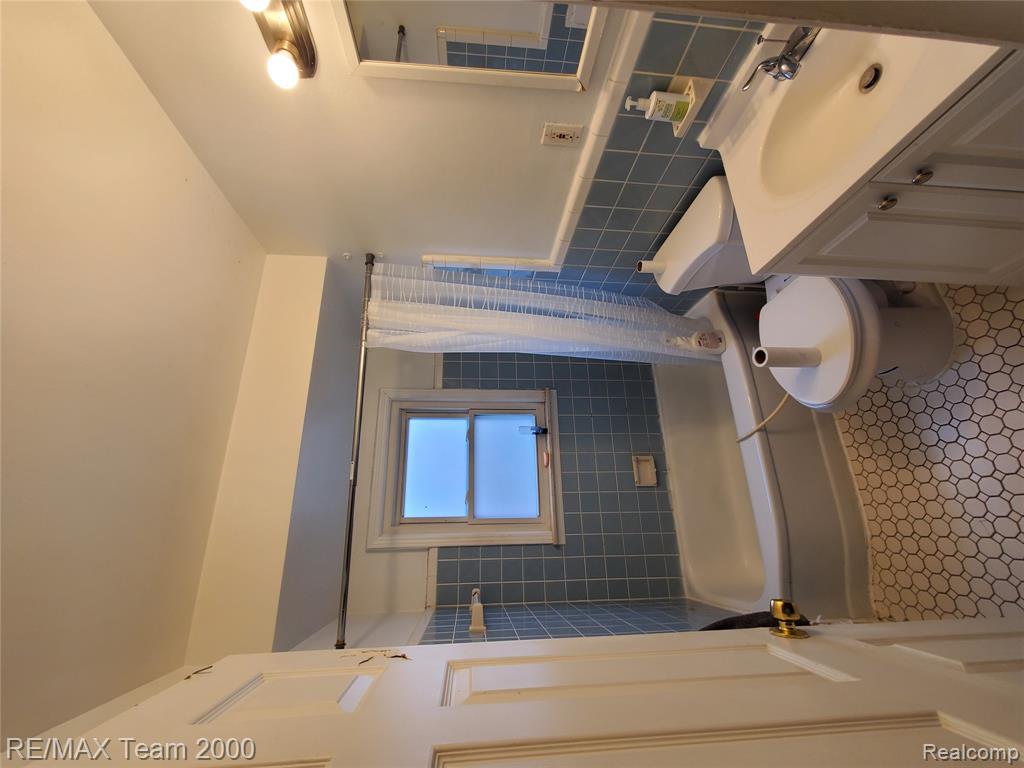 6985 N VERNON Street, Dearborn Heights, MI 48127 — Photo 11