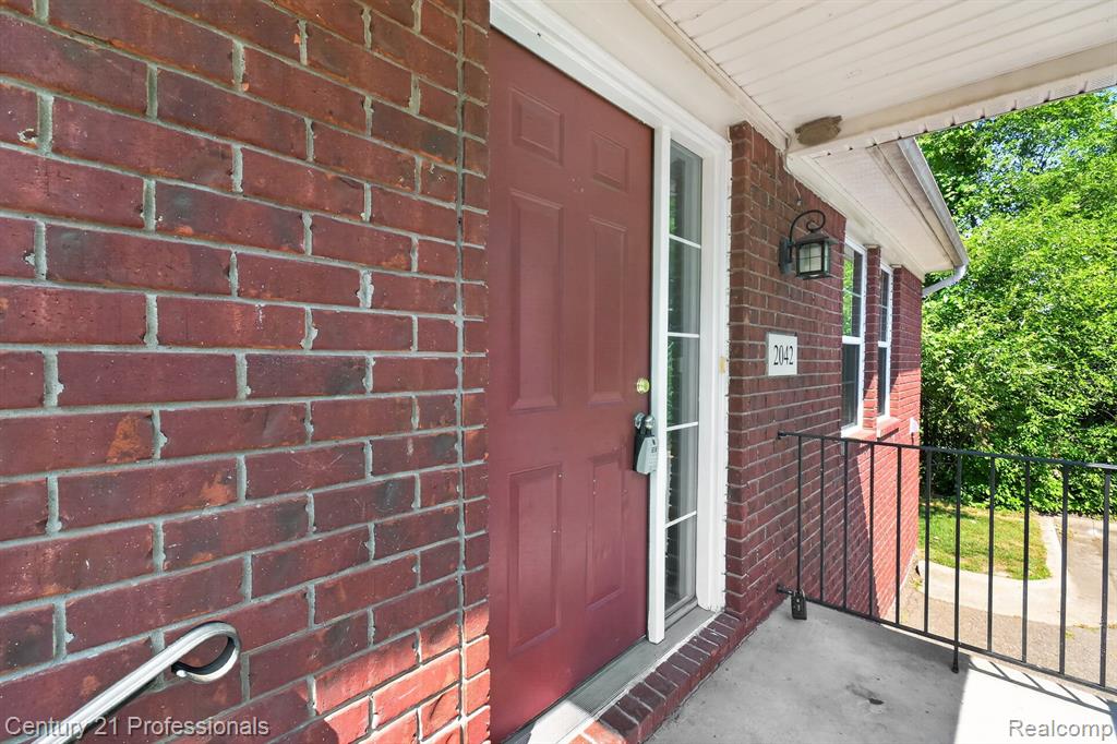 2042 Decker Road, Walled Lake, MI 48390 — Photo 5