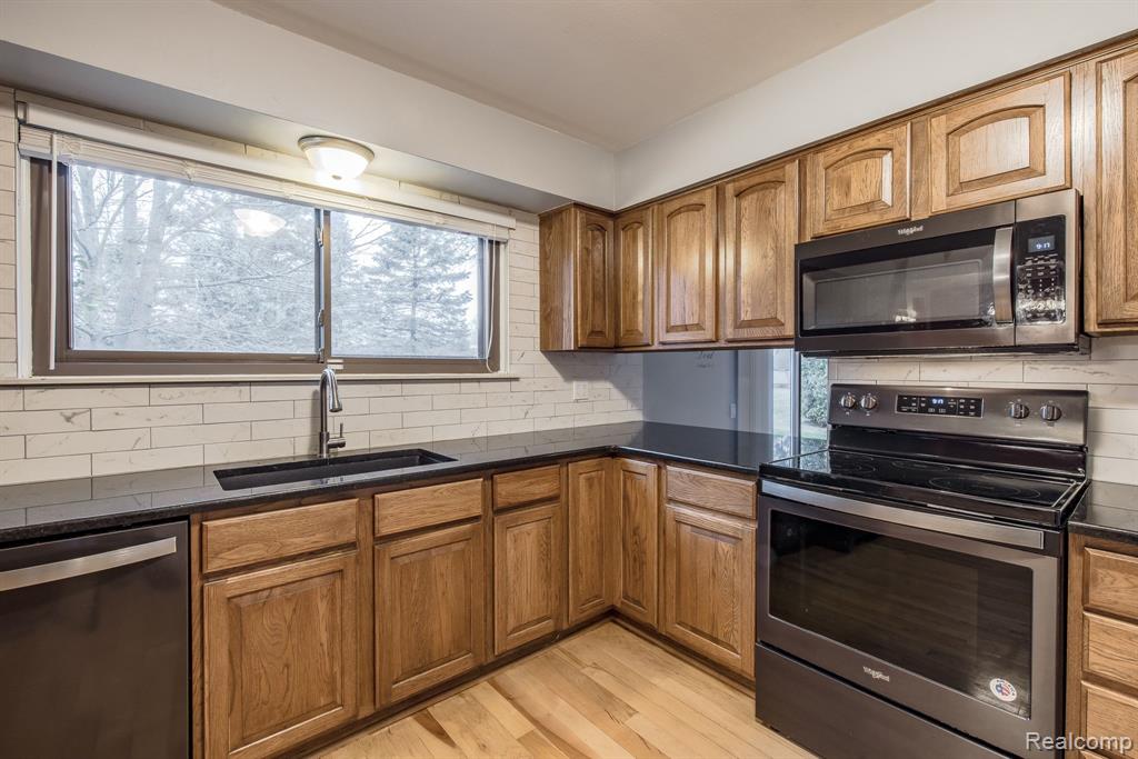 5285 WOODCREEK Trail, Clarkston, MI — Photo 15