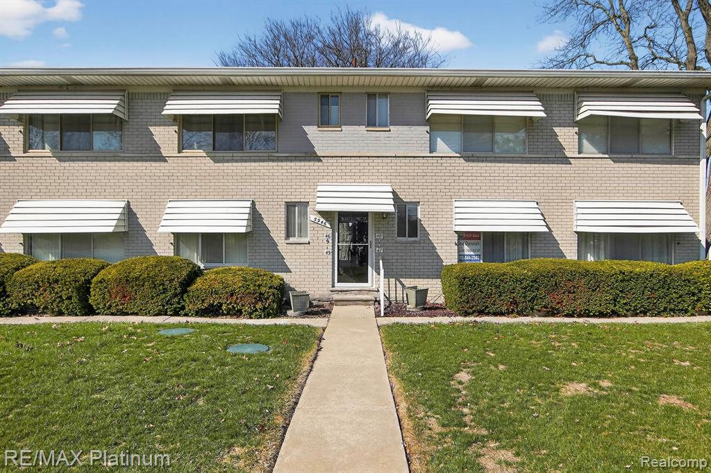 5946 Alan Drive, 47, Brighton, MI 48116 — Photo 2
