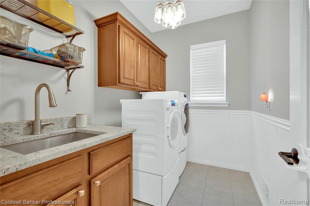 597 Bay Pointe Drive, Oxford, MI 48371 — Photo 17
