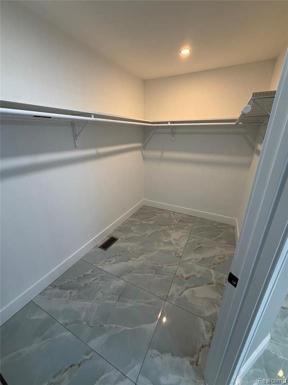 5140 Woodrun Court, West Bloomfield, MI 48323 — Photo 15