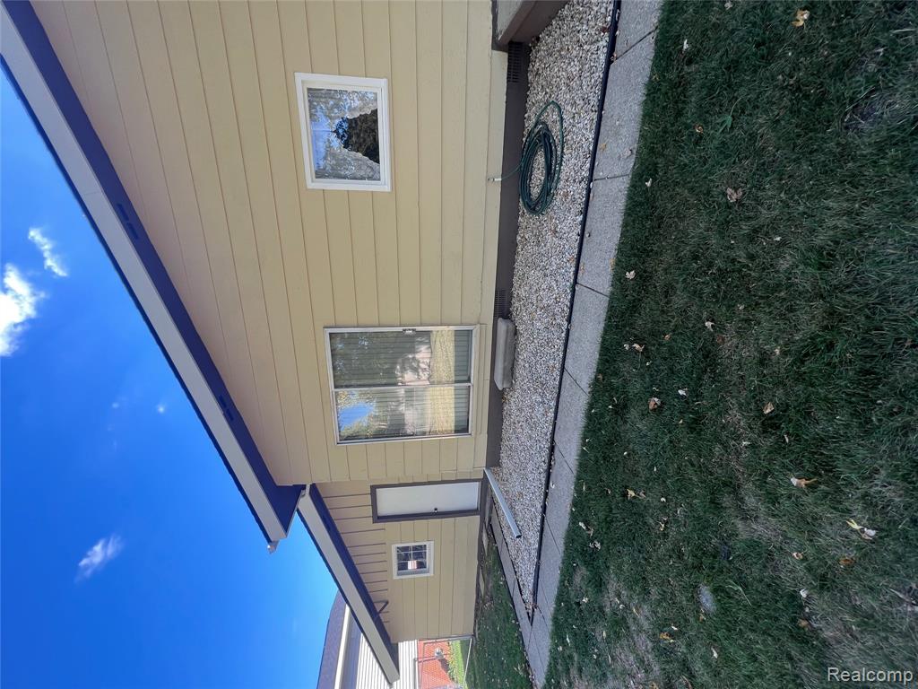 5352 Elmsford Drive, Flint, MI 48532 — Photo 30