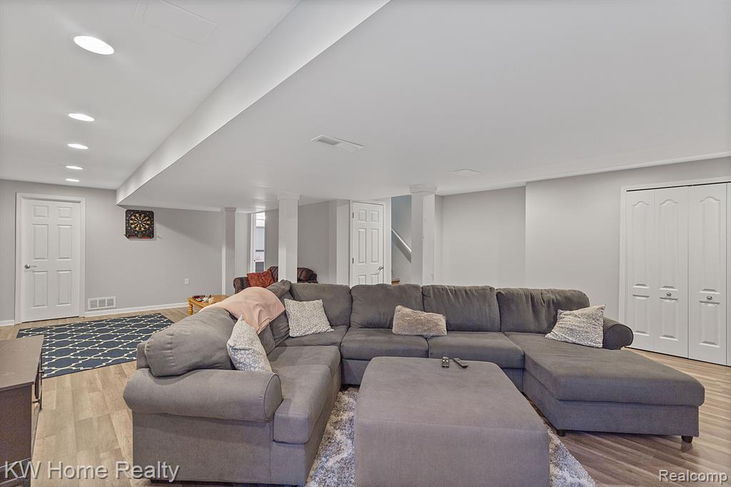 28642 OAKMONTE Circle W, New Hudson, MI 48165 — Photo 23