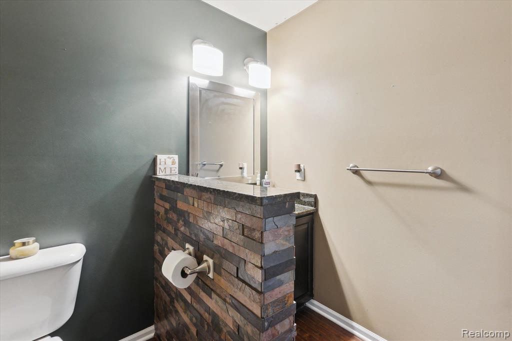 4045 FOREST EDGE Drive, Commerce Twp, MI 48382 — Photo 25