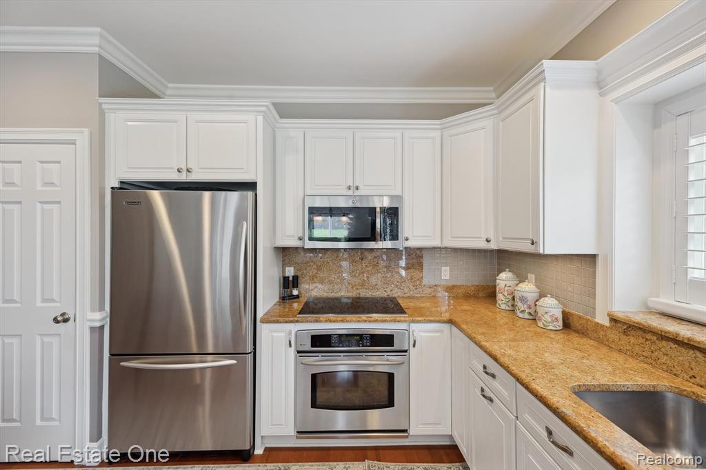 446 Delmar Court, Highland, MI — Photo 18