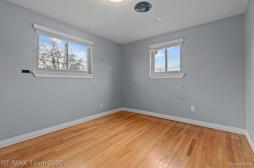 6751 N CHARLESWORTH Street, Dearborn Heights, MI 48127 — Photo 20