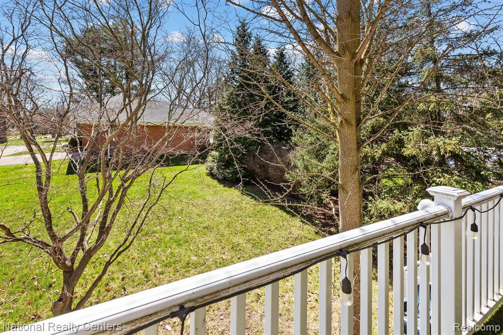 3706 Lakeview Boulevard, Orchard Lake Village, MI 48324 — Photo 21