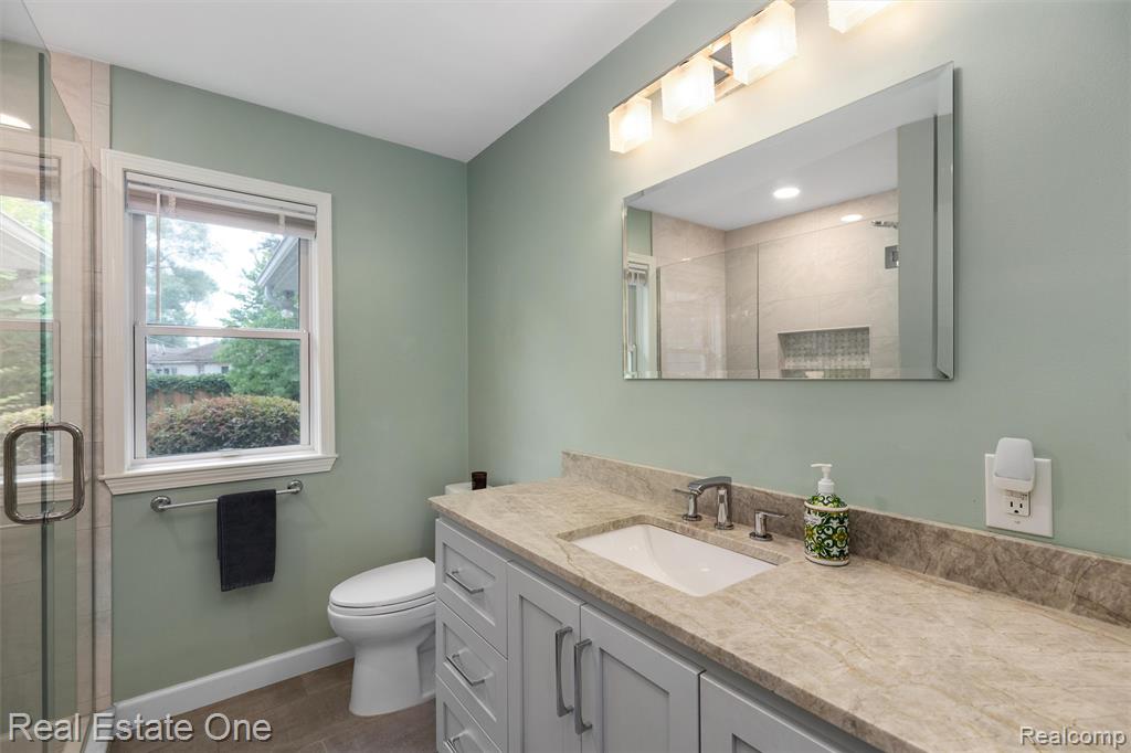 1045 Clara Street, Commerce Twp, MI 48390 — Photo 22