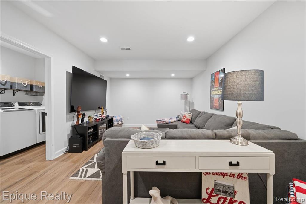 114 Bellevue Avenue, Lake Orion, MI 48362 — Photo 8