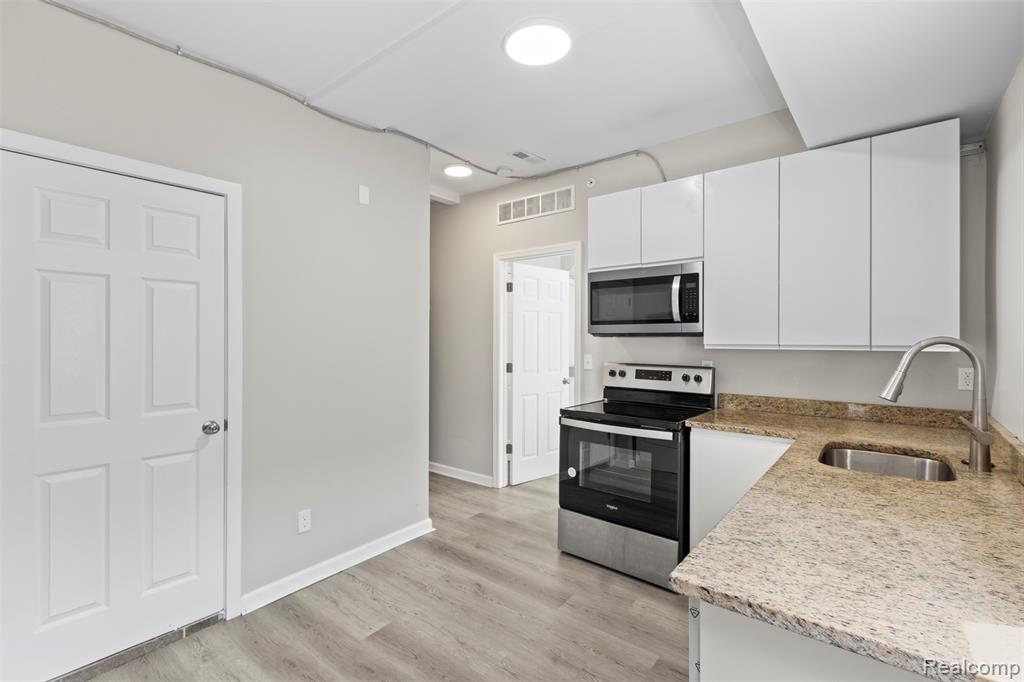 558 Marston Street, Detroit, MI 48202 — Photo 13