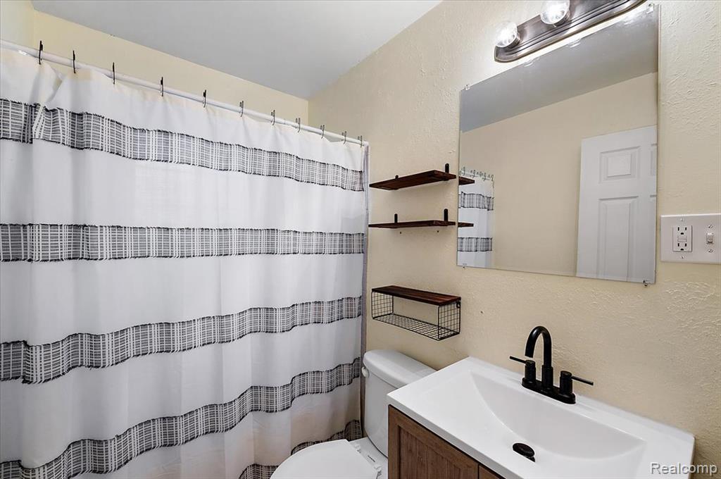 18053 S Wind Drive, Fraser, MI 48026 — Photo 29