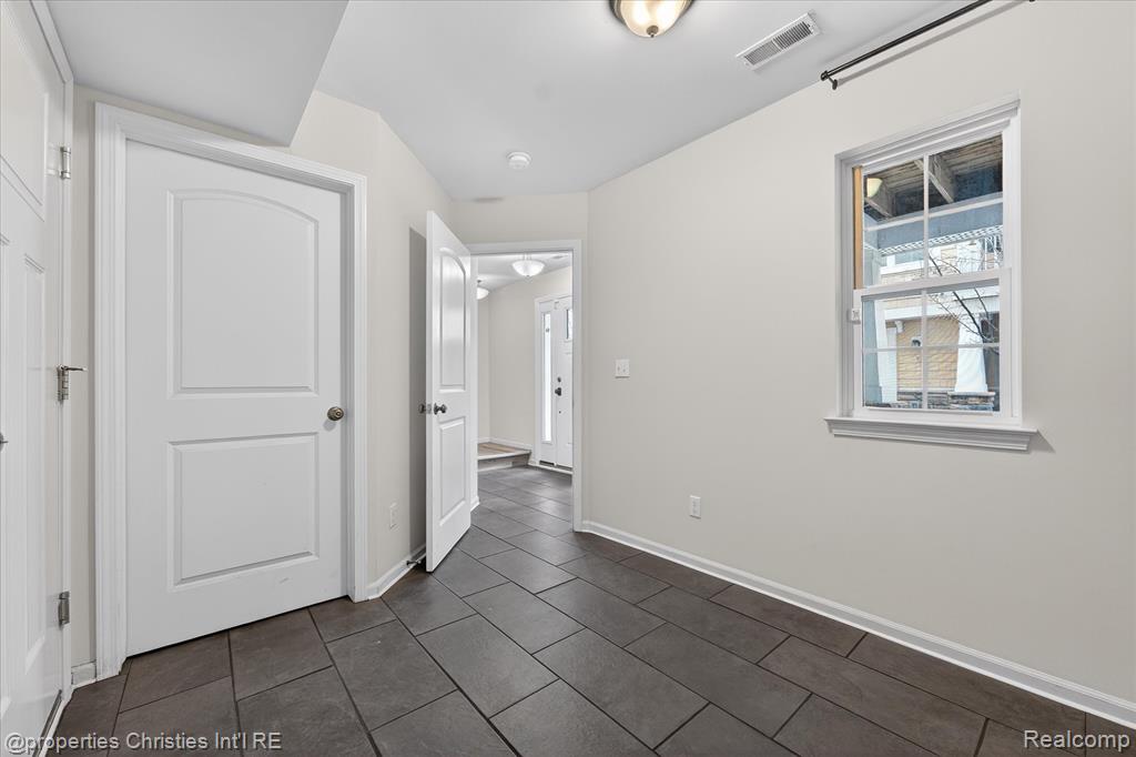 2683 Harvard Road, Berkley, MI 48072 — Photo 9