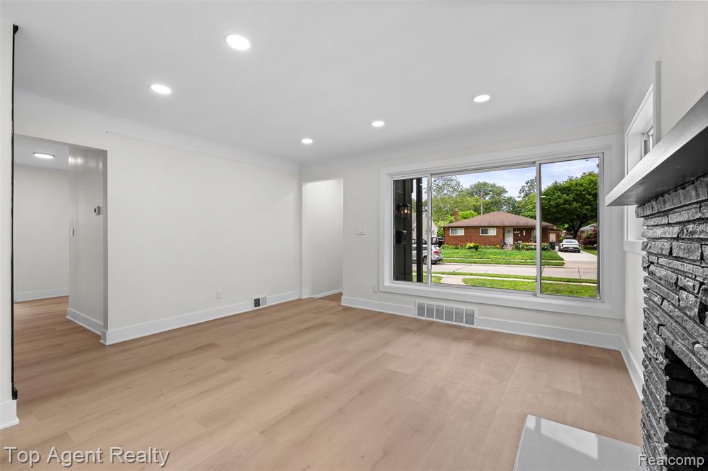 24300 Seneca Street, Oak Park, MI 48237 — Photo 10