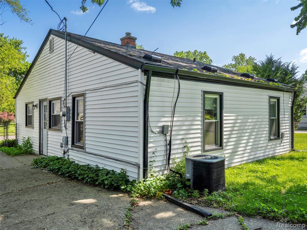 594 E Barrett Avenue, Madison Heights, MI 48071 — Photo 5