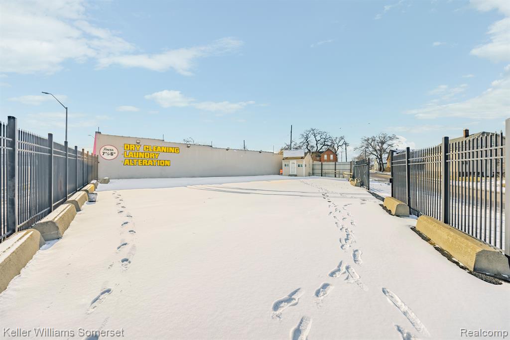 10333 GRATIOT Avenue, Detroit, MI 48213