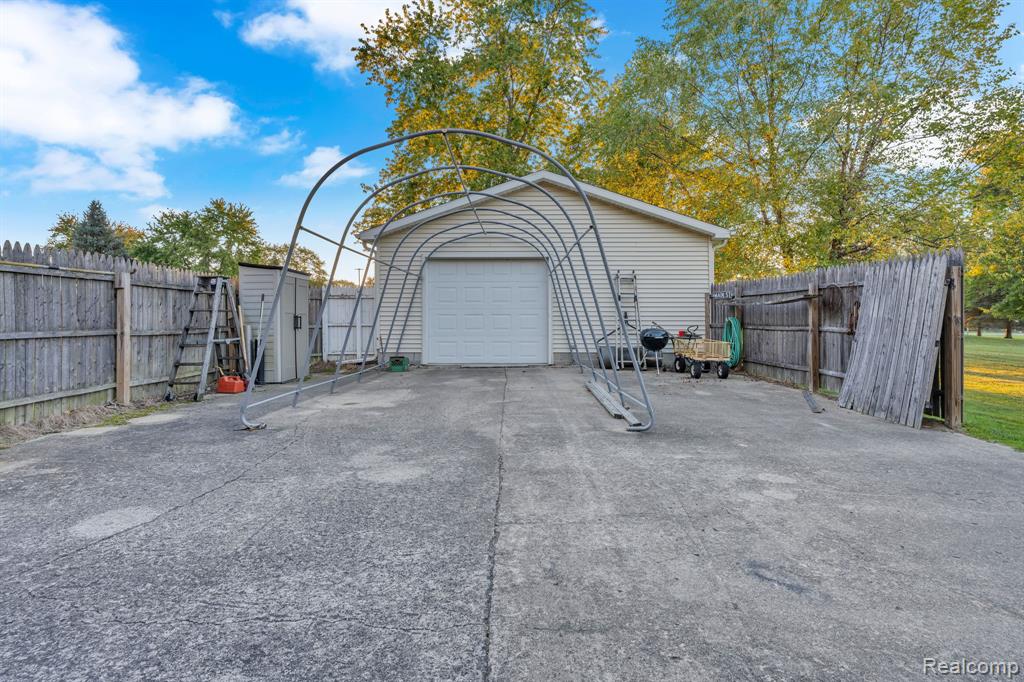 11056 N Irish Road, Otisville, MI 48463 — Photo 44