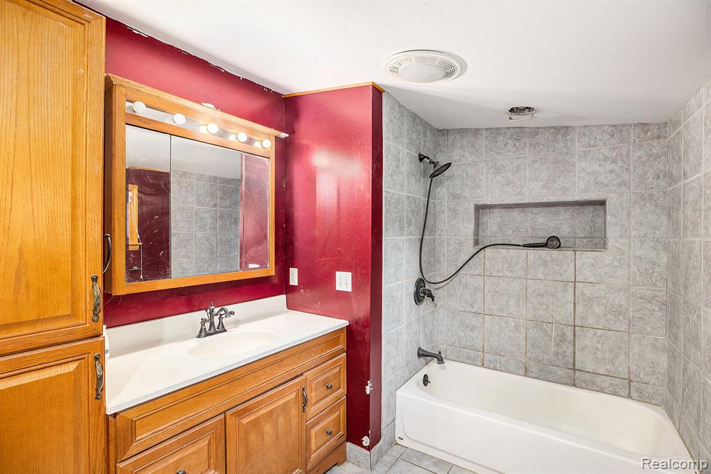 8123 Janis Street, Shelby Twp, MI 48317 — Photo 16