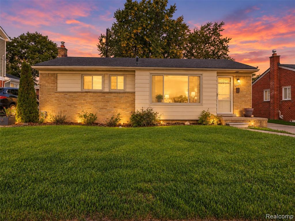 1199 N Stephen Avenue, Clawson, MI