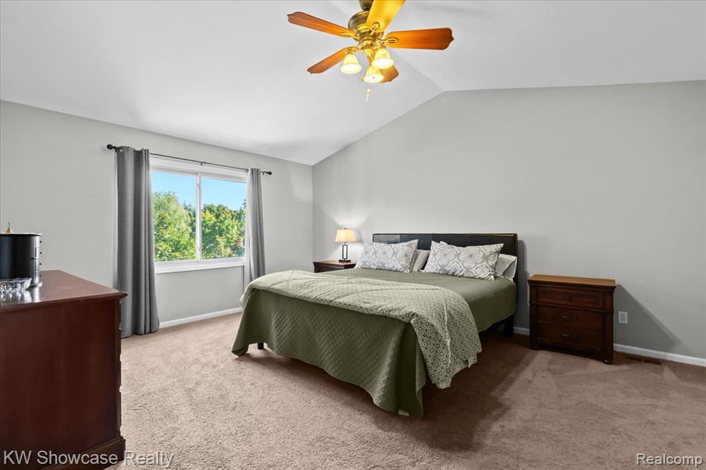 44847 Larkspur, Novi, MI 48377 — Photo 23