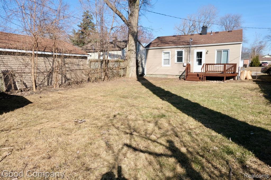 646 E DALLAS Avenue, Madison Heights, MI 48071 — Photo 18