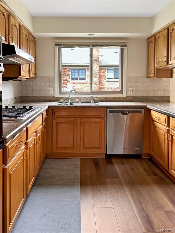 457 LAKE FOREST Road, Rochester Hills, MI 48309 — Photo 8