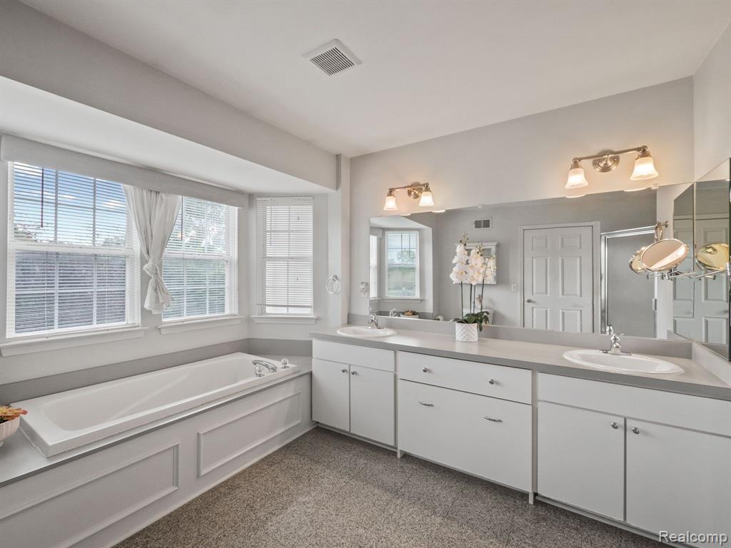 4081 HUNTERS Circle E, Canton, MI 48188 — Photo 15