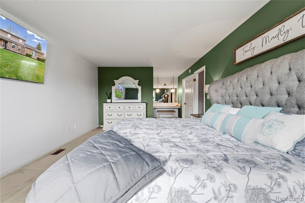 9332 Oakmont Drive, Grand Blanc, MI 48439 — Photo 48