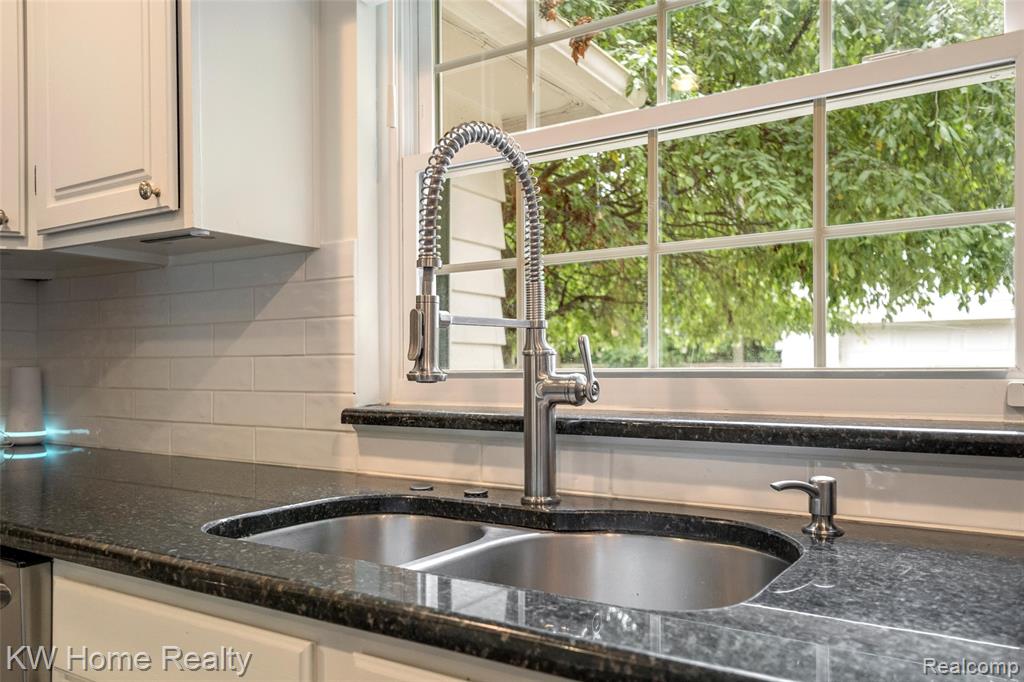595 Kimberly Street, Birmingham, MI 48009 — Photo 13