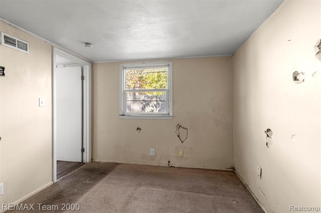 533 E Milton Avenue, Hazel Park, MI 48030 — Photo 18