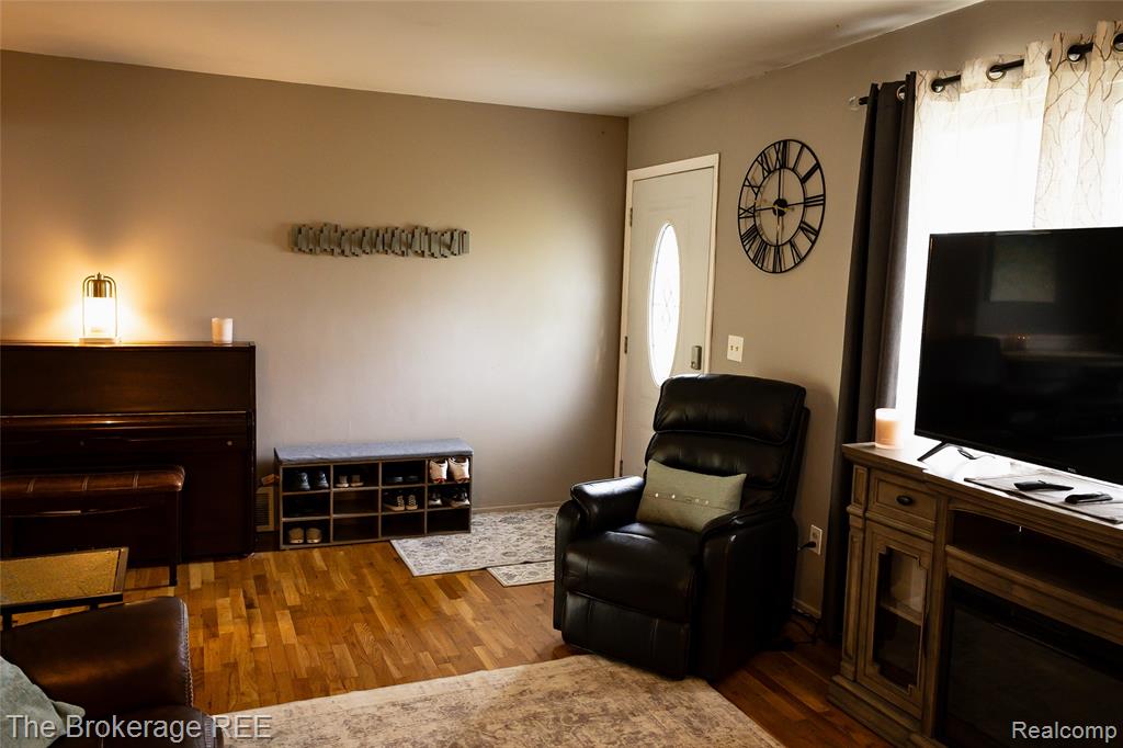 5042 Cook Road, Swartz Creek, MI 48473 — Photo 16