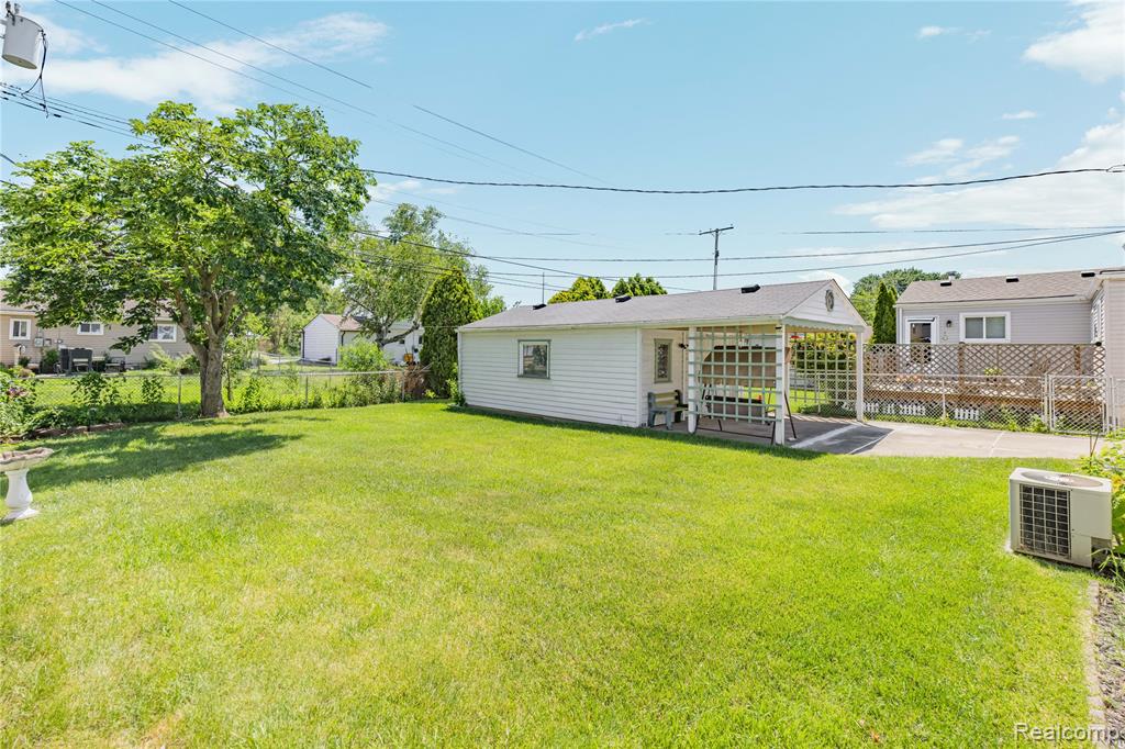 33441 Leona Street, Garden City, MI — Photo 37