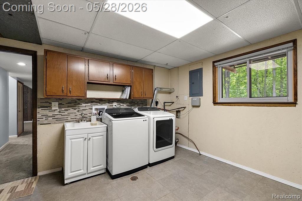 25136 Westmoreland Drive, Farmington, MI 48336 — Photo 48