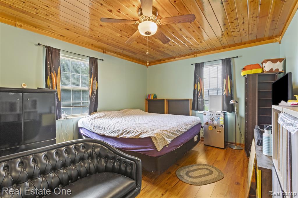 5955 BEECH DALY RD, Dearborn Heights, MI 48127 — Photo 11