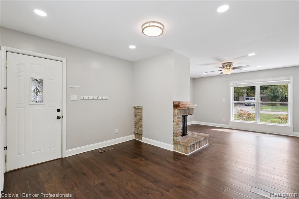 6314 Woodsdale Drive, Grand Blanc, MI 48439 — Photo 12