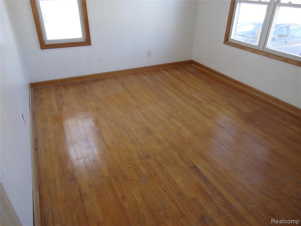 829 HUDSON Street, Wyandotte, MI 48192 — Photo 5