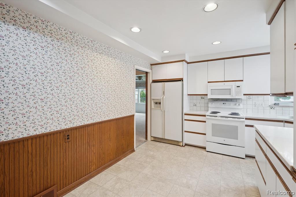 18870 Beverly Road, Beverly Hills, MI 48025 — Photo 9