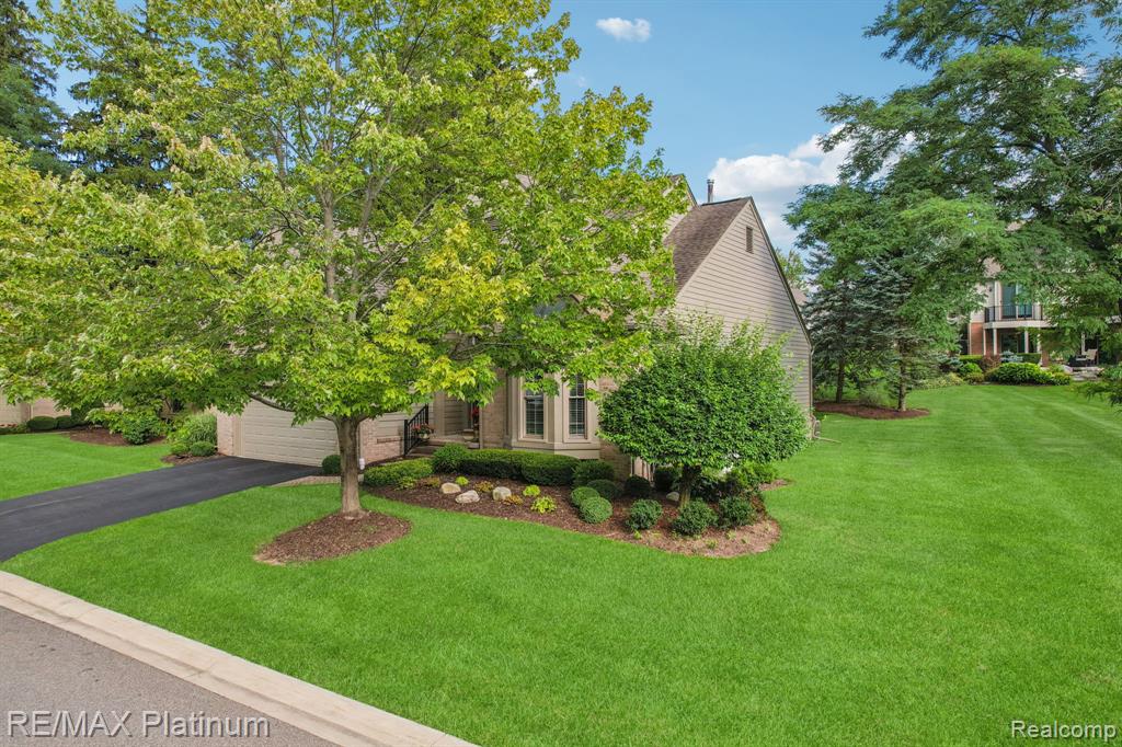 4663 Huntington Drive, Brighton, MI 48116 — Photo 2